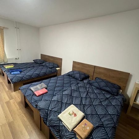 Jo Minosegu Lakasok Kivalo Kozlekedes Mellett Appartement Boedapest Buitenkant foto