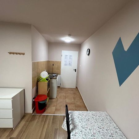 Jo Minosegu Lakasok Kivalo Kozlekedes Mellett Appartement Boedapest Buitenkant foto