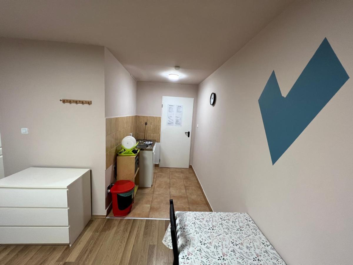Jo Minosegu Lakasok Kivalo Kozlekedes Mellett Appartement Boedapest Buitenkant foto